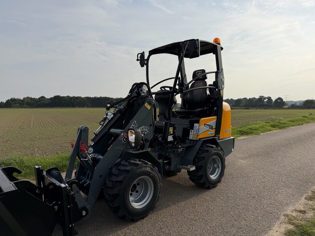 Giant G1500 minishovel / kniklader NIEUW (vast dak, hoge giek)