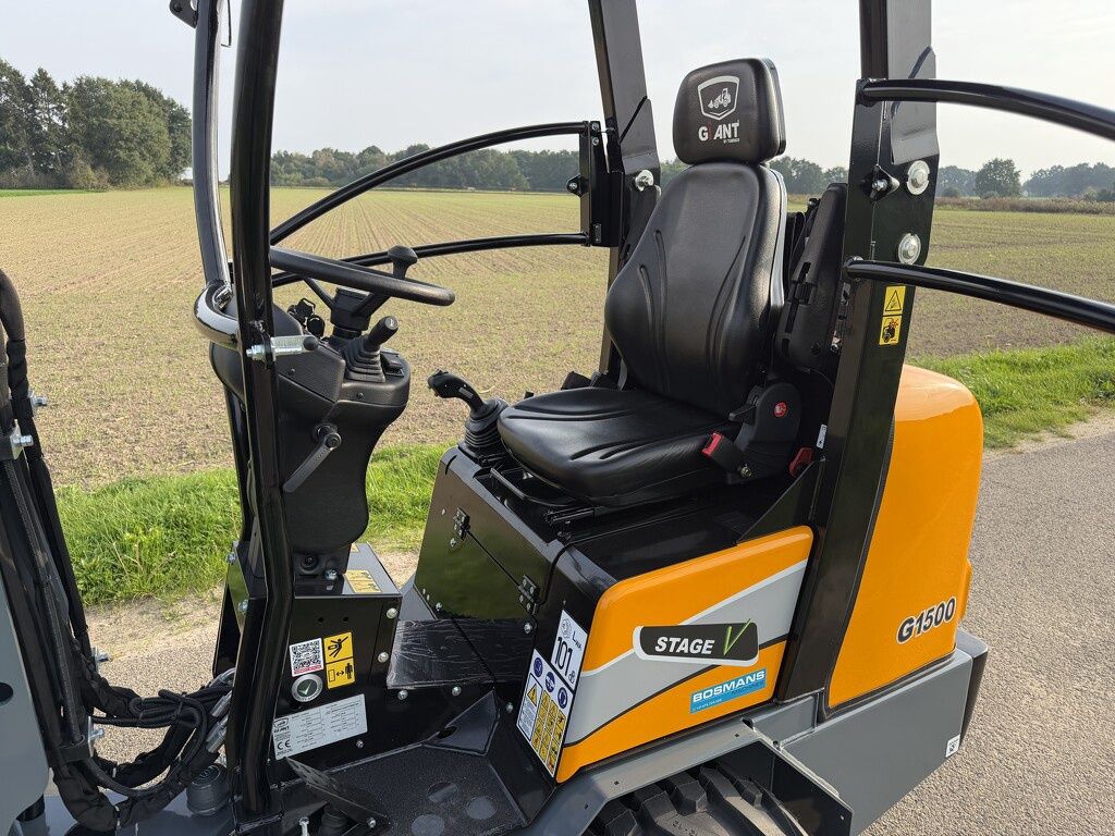 Giant G1500 minishovel / kniklader NIEUW (vast dak, hoge giek)