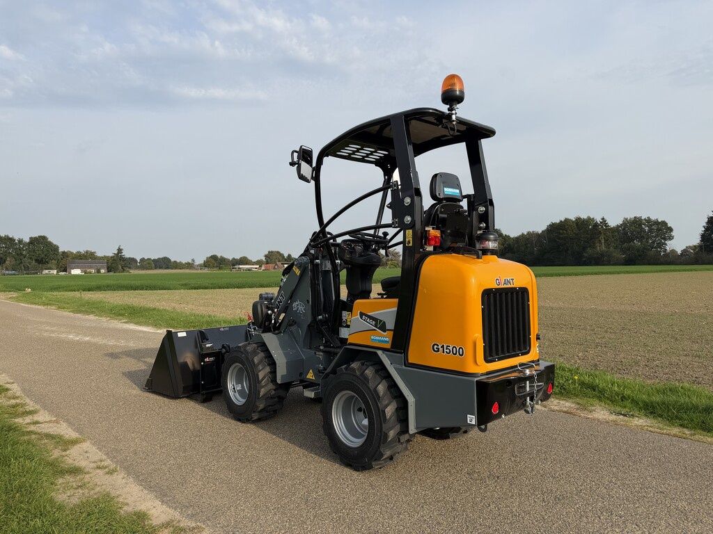 Giant G1500 minishovel / kniklader NIEUW (vast dak, hoge giek)