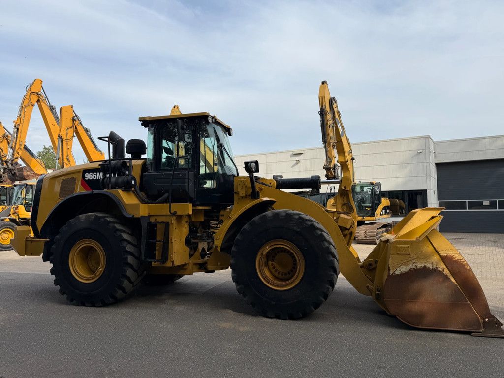 Caterpillar 966M