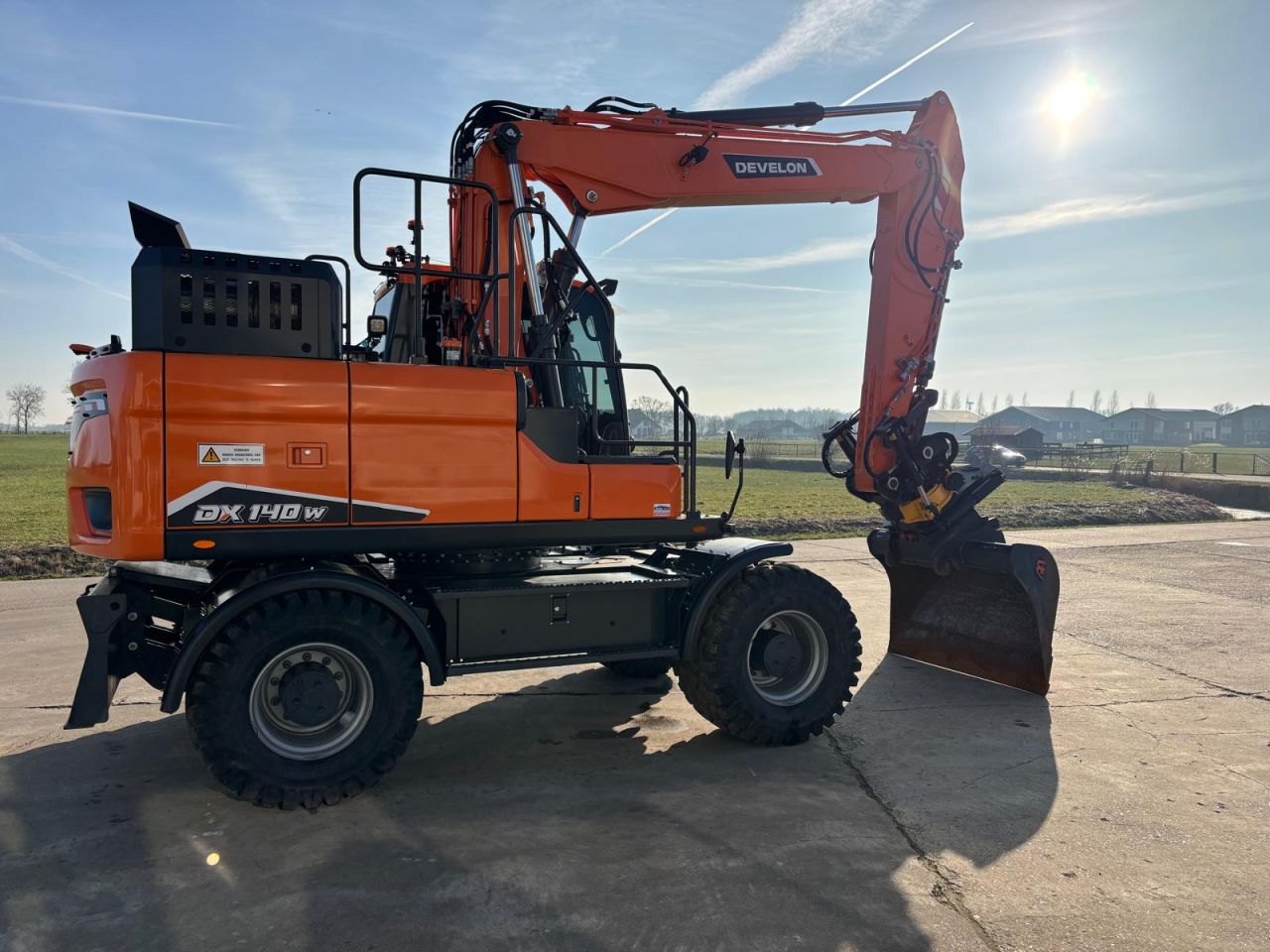 Develon DX140W-7