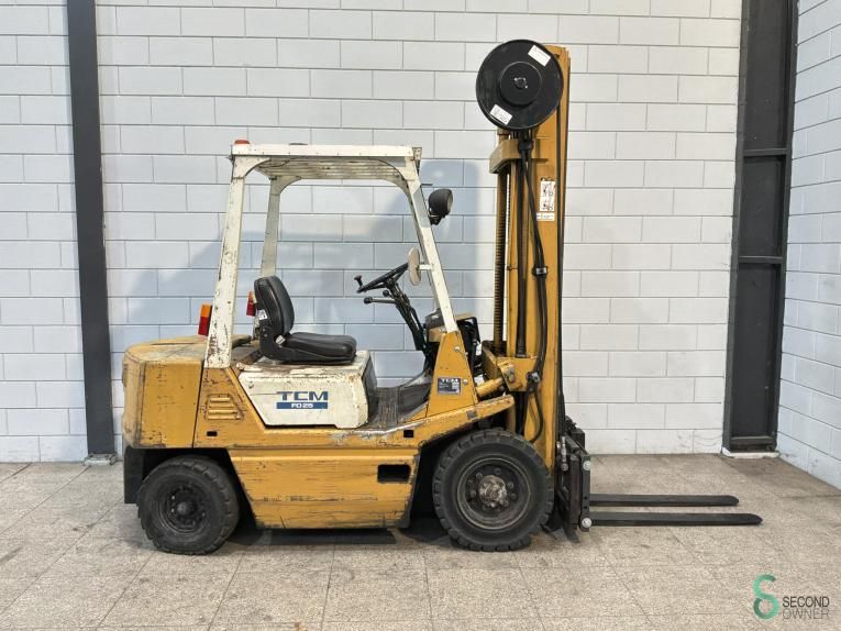 Gabelstapler Diesel TCM FD 25 2 T