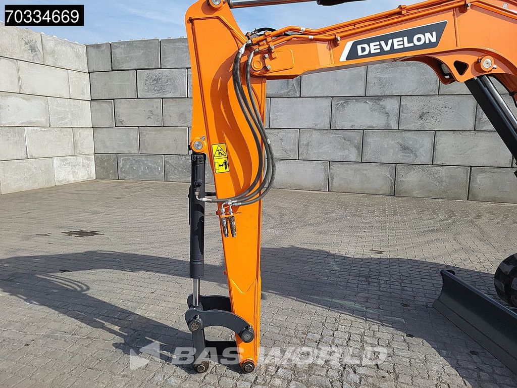 DEVELON DX55 R-7 A/C
