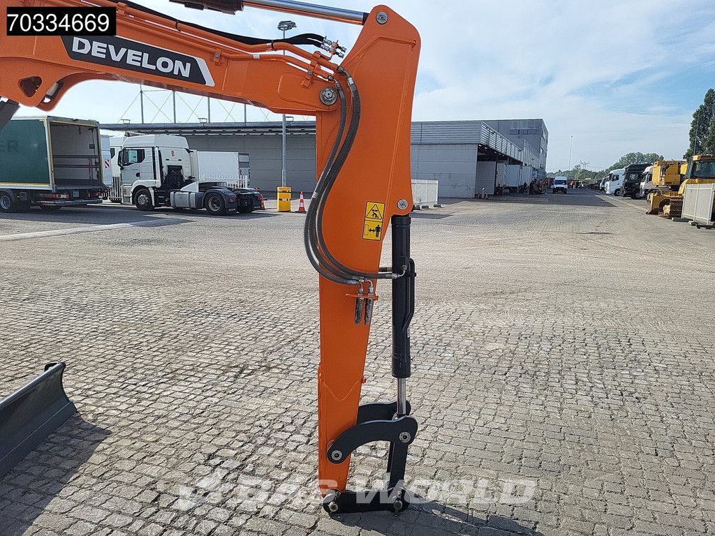 DEVELON DX55 R-7 A/C