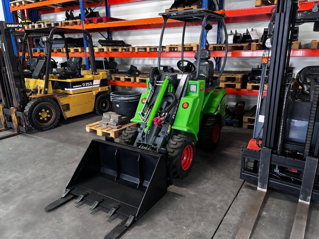 DEMO Aanbieding TAIAN DY620 minishovel met 35 draaiuren.