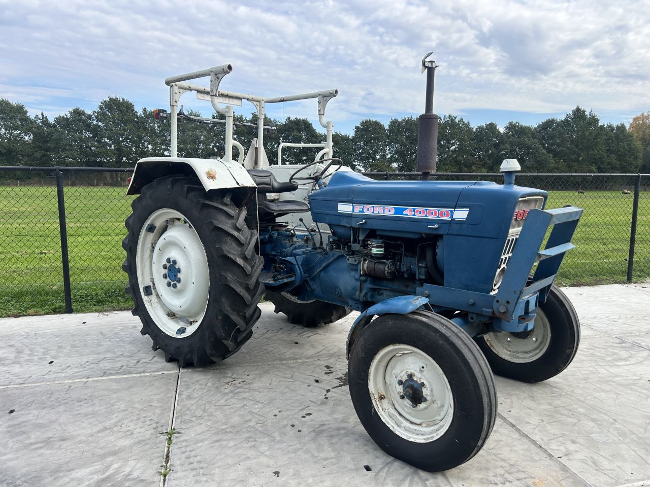 Nette Ford 4000 met stuurbekrachtiging (MARGE)