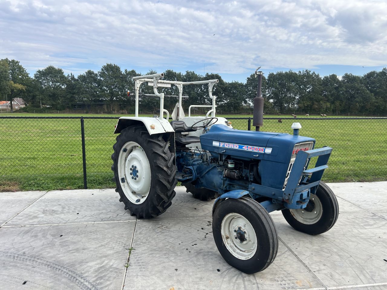 Nette Ford 4000 met stuurbekrachtiging (MARGE)