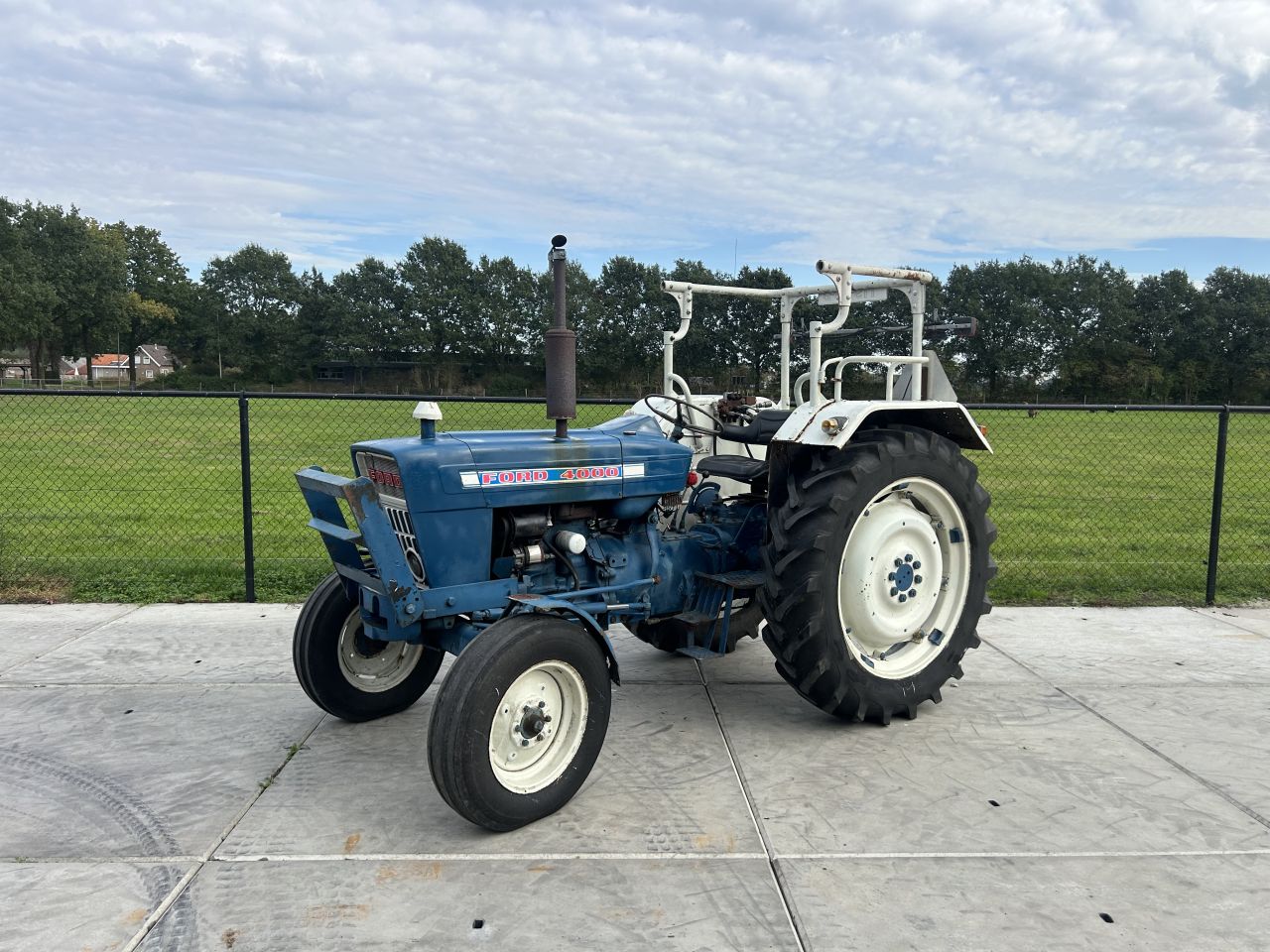 Nette Ford 4000 met stuurbekrachtiging (MARGE)