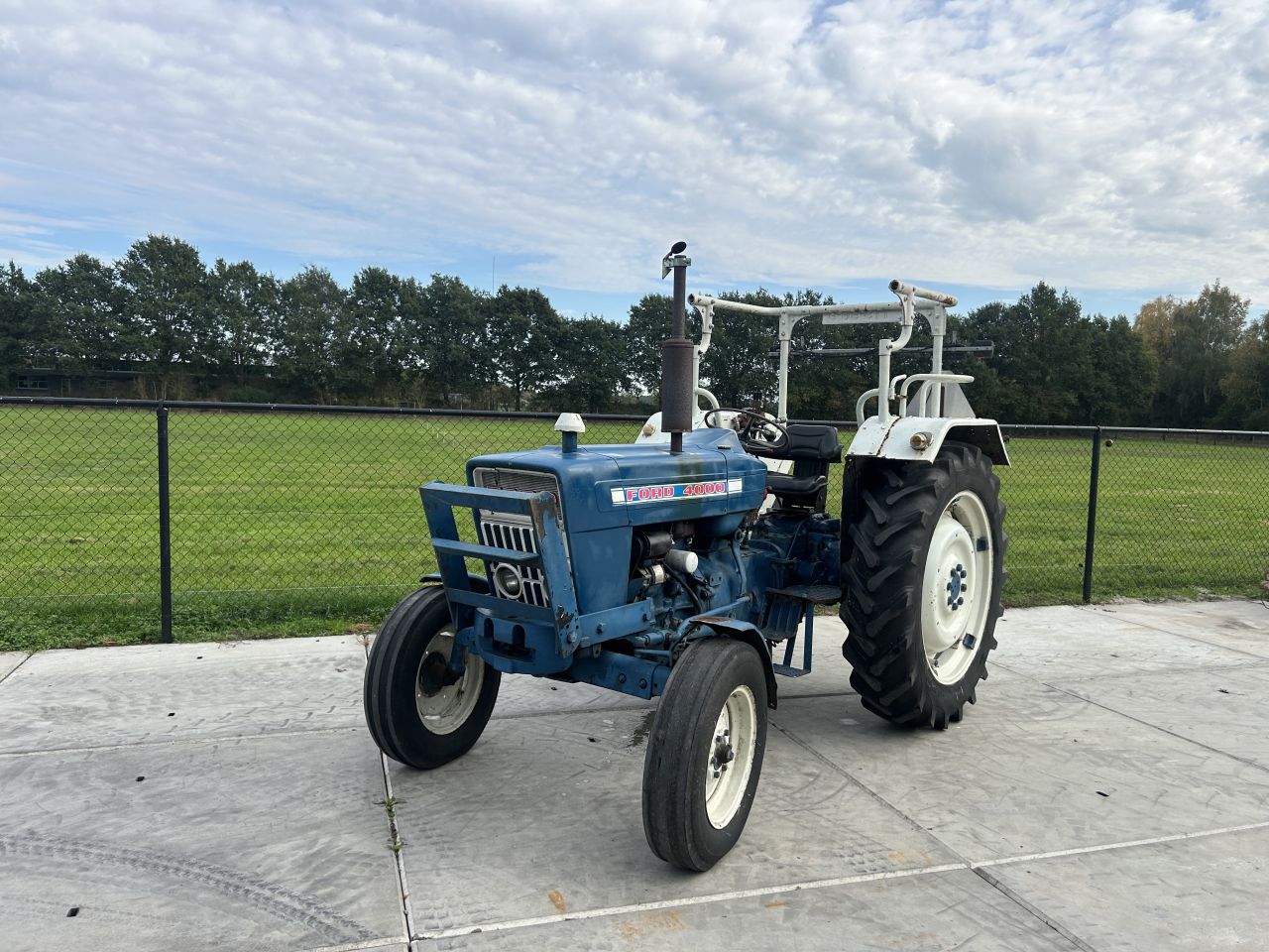 Nette Ford 4000 met stuurbekrachtiging (MARGE)