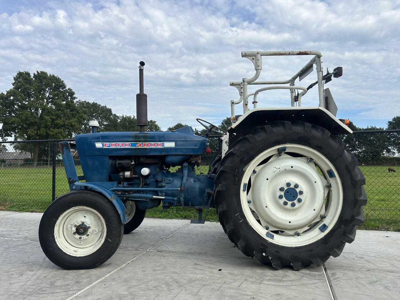 Nette Ford 4000 met stuurbekrachtiging (MARGE)
