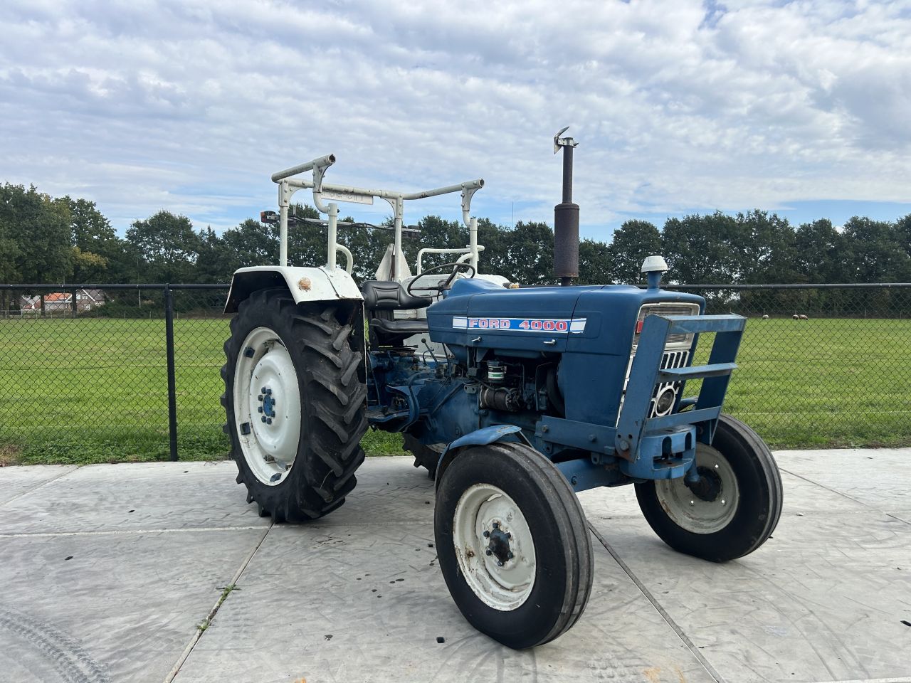 Nette Ford 4000 met stuurbekrachtiging (MARGE)