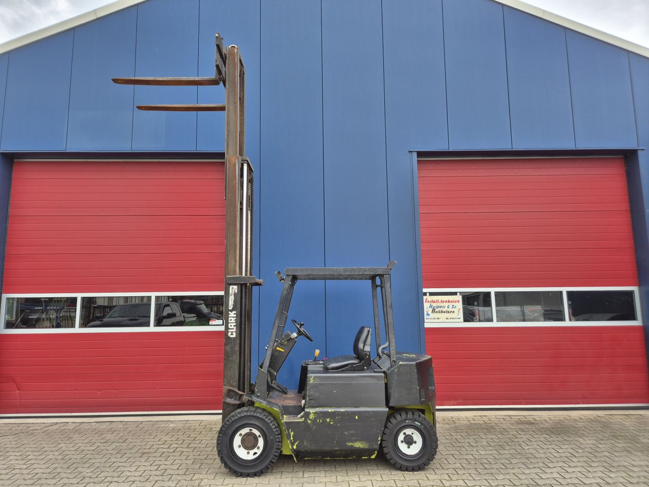CLARK HEFTRUCK DIESEL 2.5 TONS TRIPLOMAST PRIJS MARGE