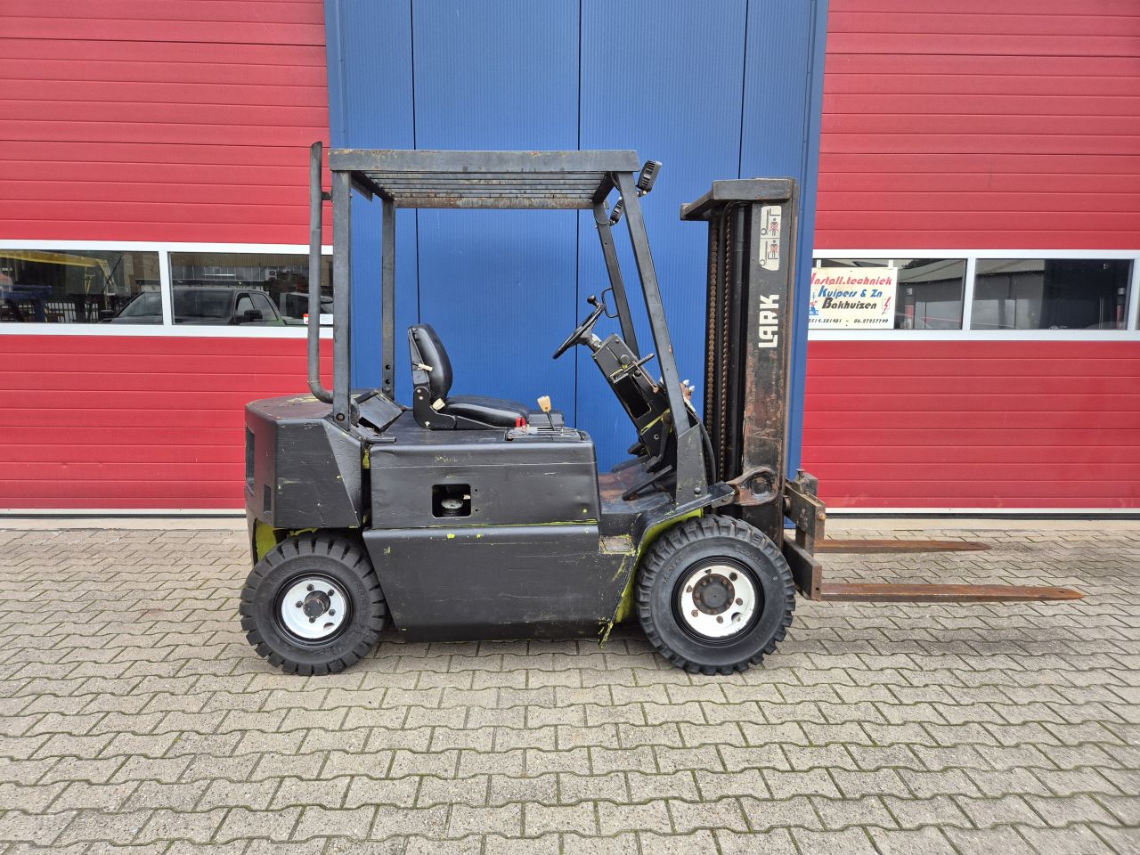 CLARK HEFTRUCK DIESEL 2.5 TONS TRIPLOMAST PRIJS MARGE