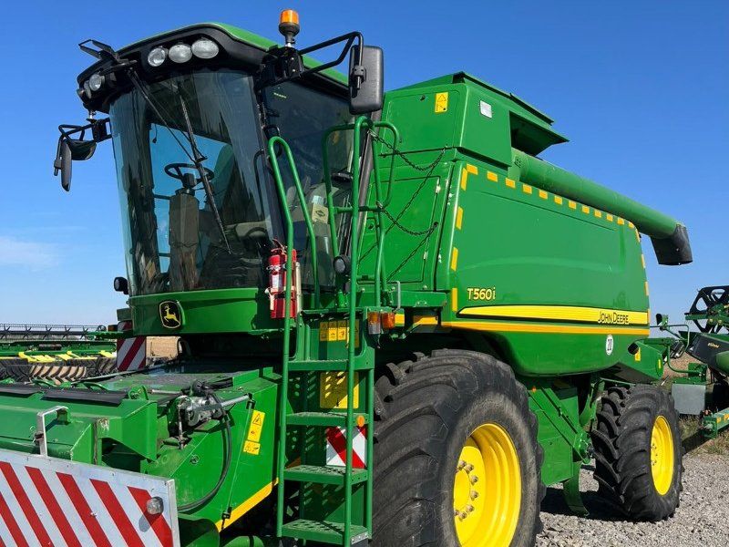 John Deere T560i