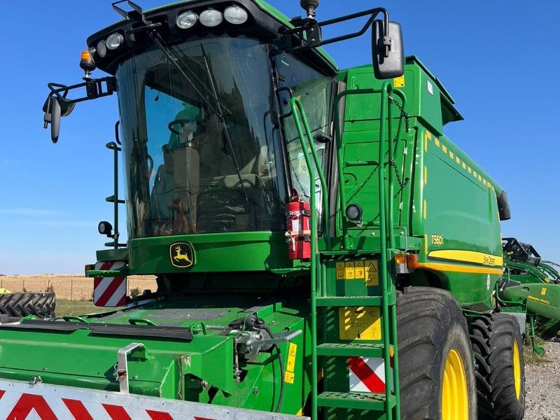 John Deere T560i