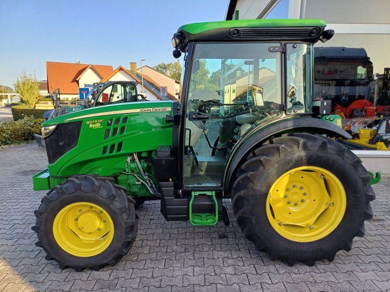 John Deere 5075GF
