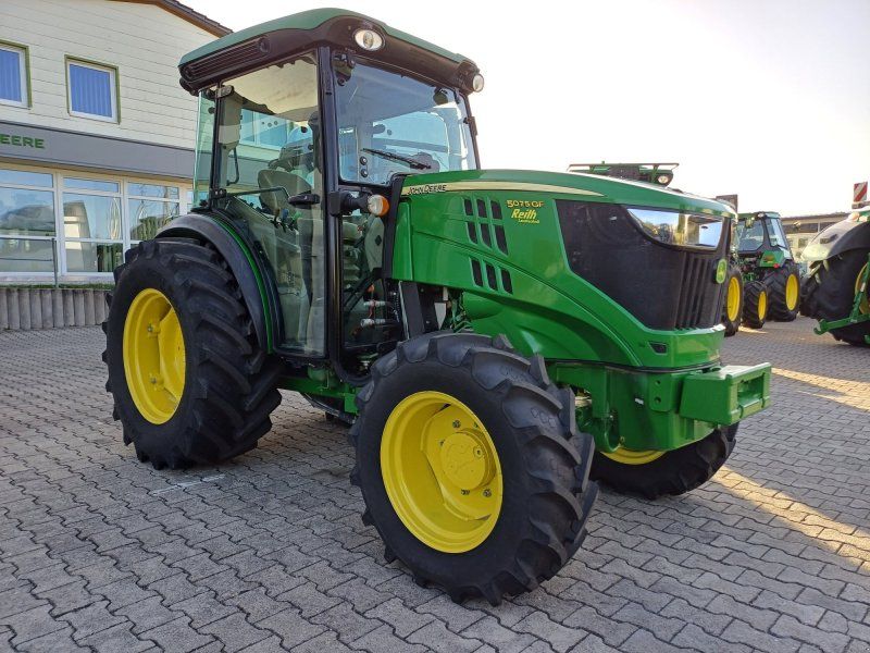 John Deere 5075GF