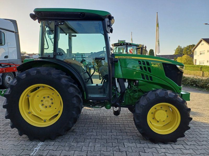 John Deere 5075GF