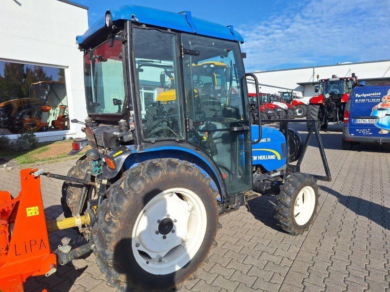 New Holland BOOMER 35