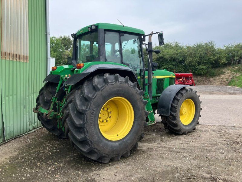 John Deere 6810