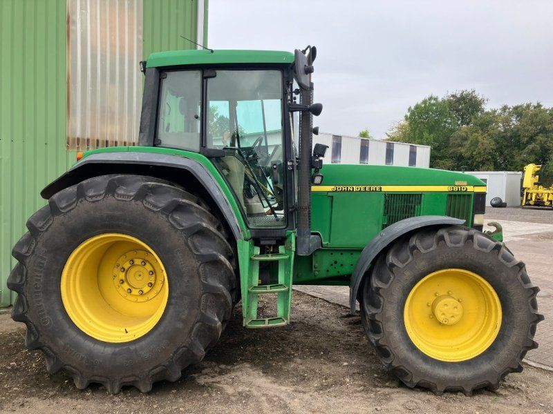 John Deere 6810