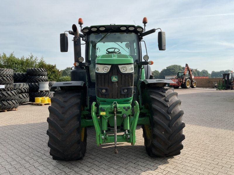 John Deere 6215R