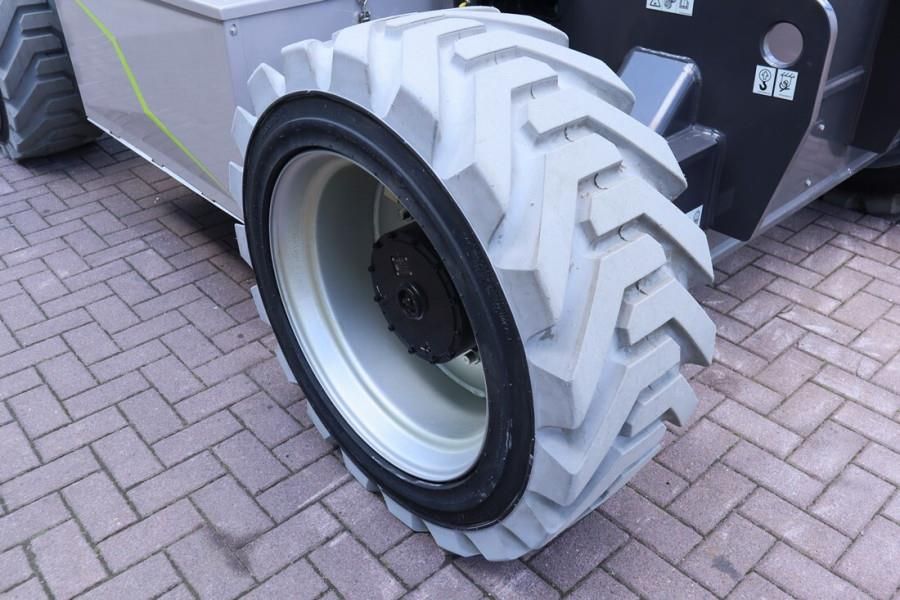 Zoomlion ZT26JE Fully Electric Lithium-Powered, 4x4 Rough T