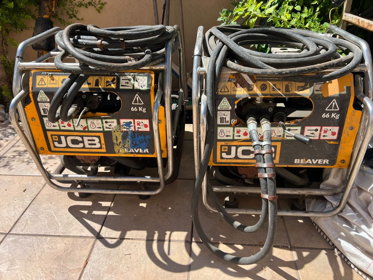 2x JCB Beaver hydraulische power pack + sloophamer