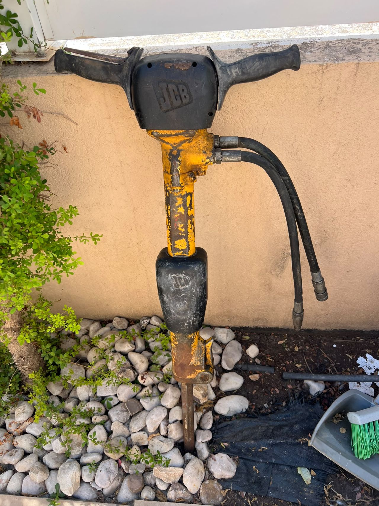2x JCB Beaver hydraulische power pack + sloophamer