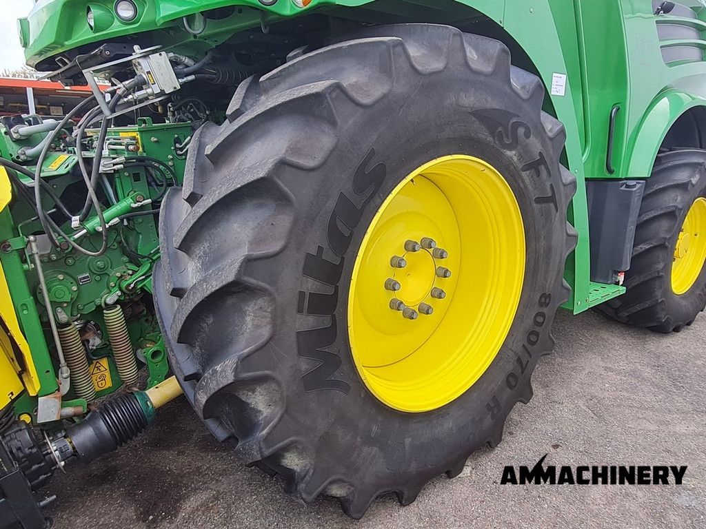 John Deere 8400