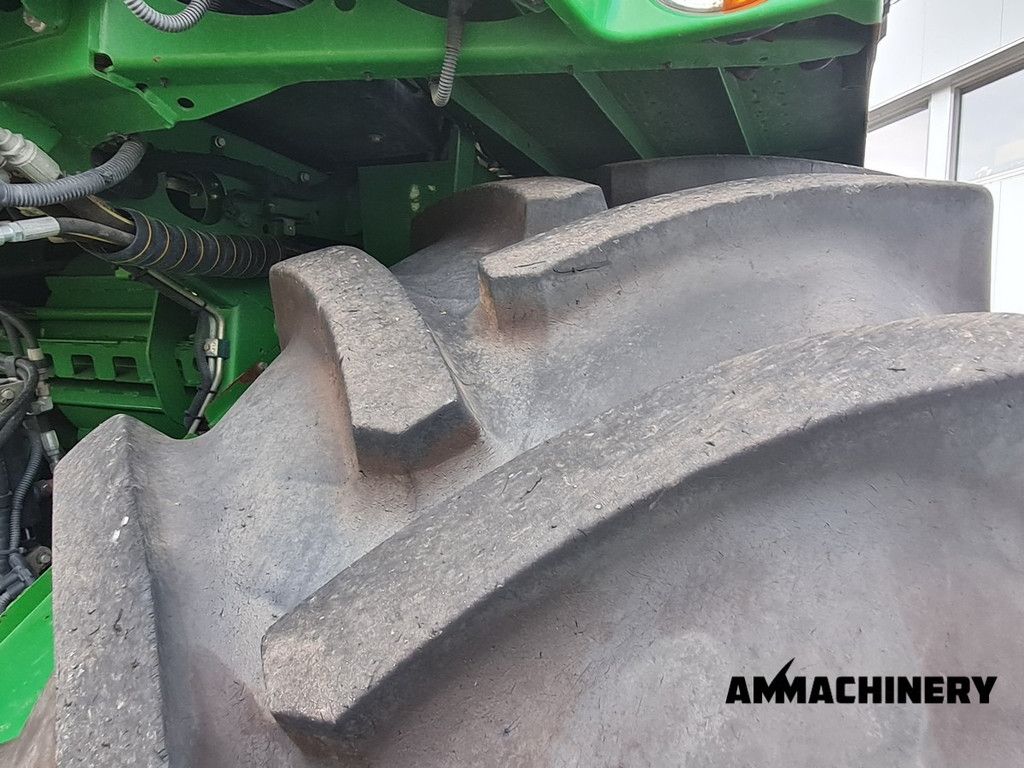 John Deere 8400