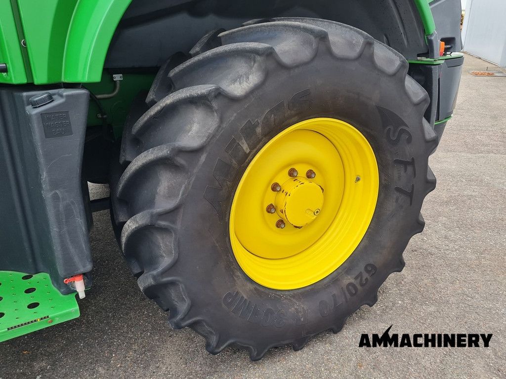 John Deere 8400