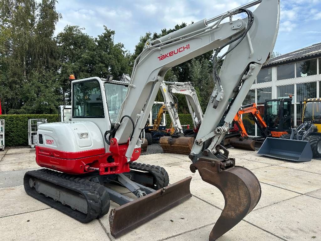 Takeuchi TB 260