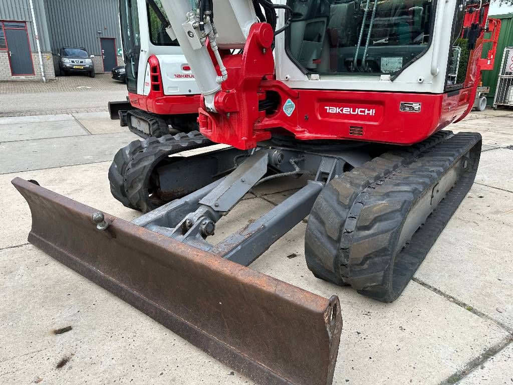 Takeuchi TB 260