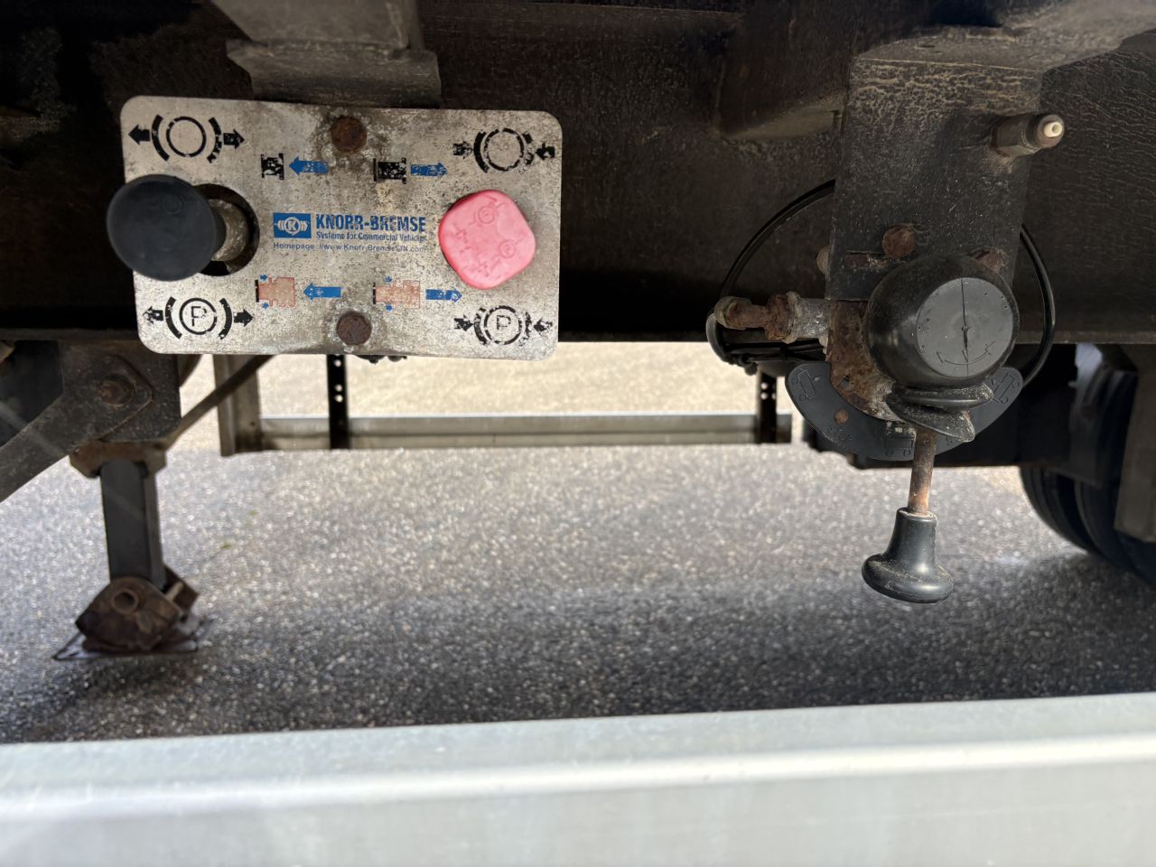 Oplegger 12.7 TON FUCHS met aluminium luiken