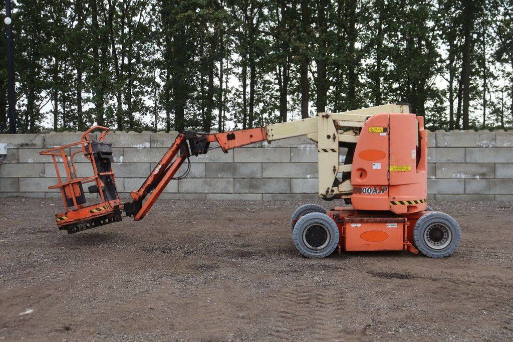 JLG E300AJP Gelenkteleskoparbeitsbühne, elektrisch, 230 kg, 10 m