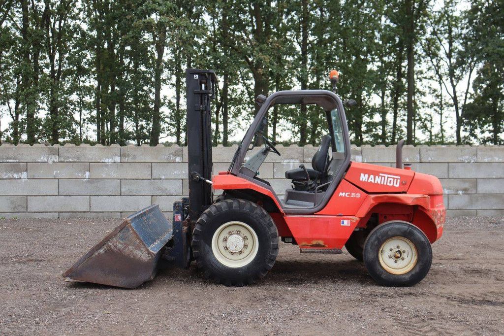 Rough-terrain forklift Manitou MC 30 Diesel 61.5kW 3000kg 3.7m 2000