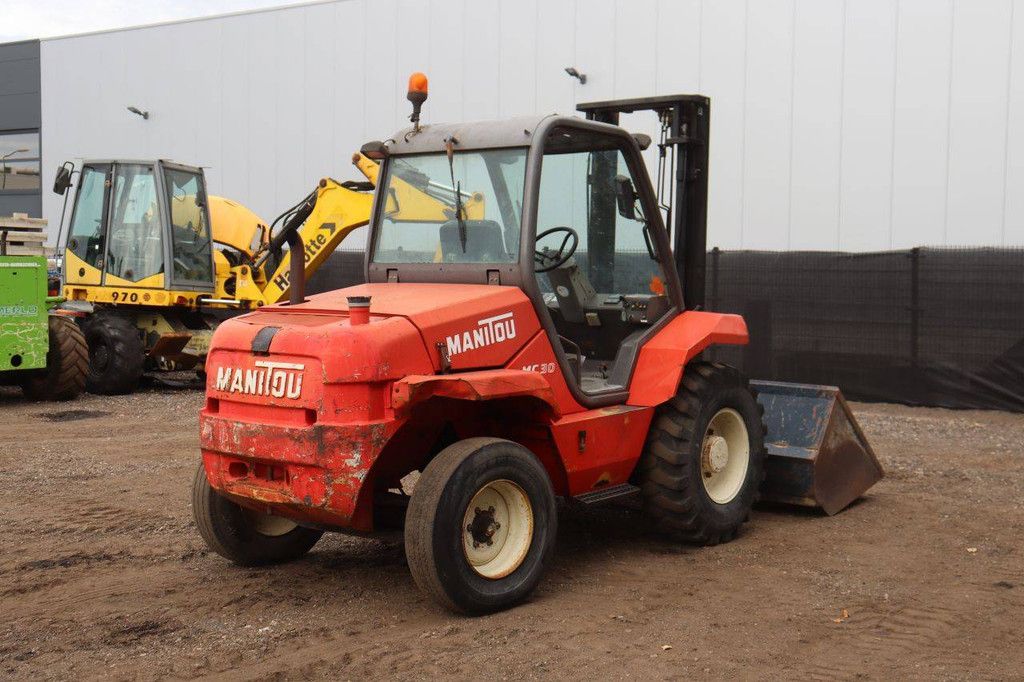 Rough-terrain forklift Manitou MC 30 Diesel 61.5kW 3000kg 3.7m 2000