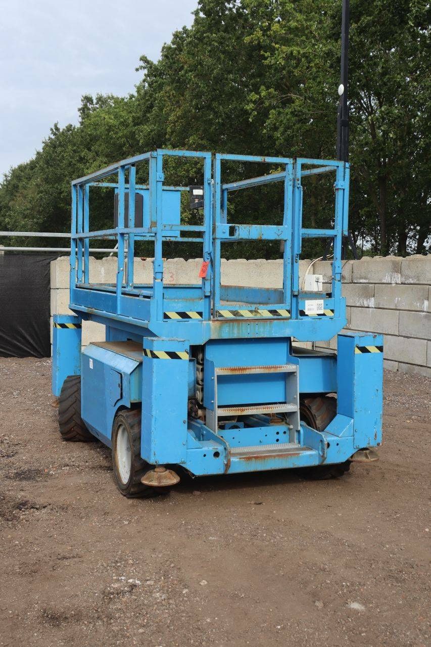 Scherenarbeitsbühne Genie GS-2663 Diesel 567 kg 9,92 m 2005