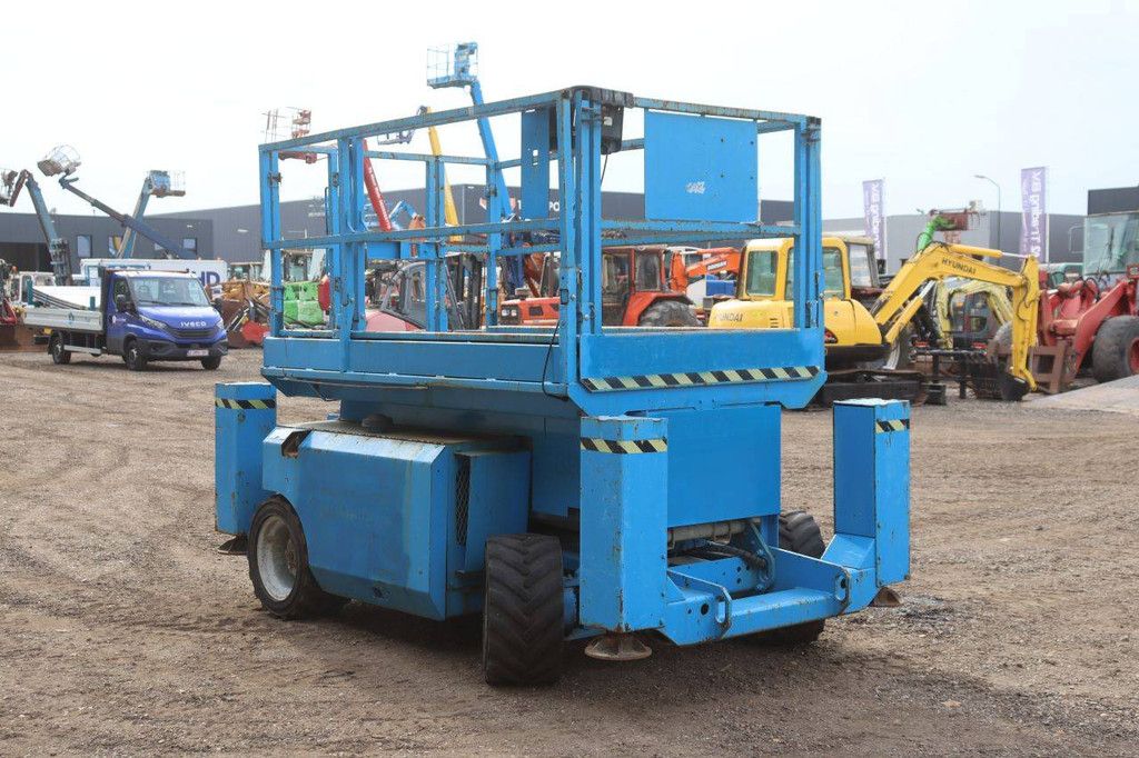 Scherenarbeitsbühne Genie GS-2663 Diesel 567 kg 9,92 m 2005