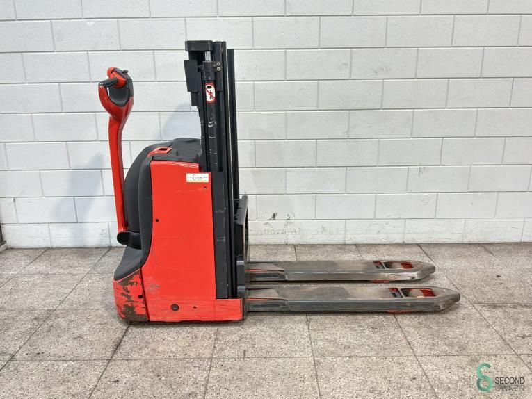 Stackers Electric Linde D06 2015