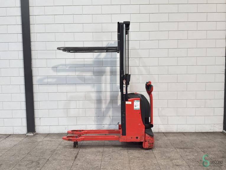 Stackers Electric Linde D06 2015