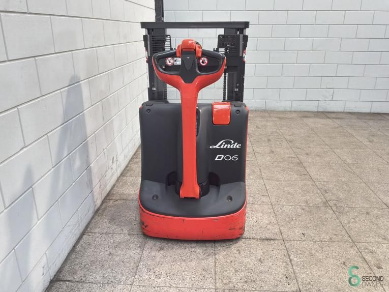Stackers Electric Linde D06 2015
