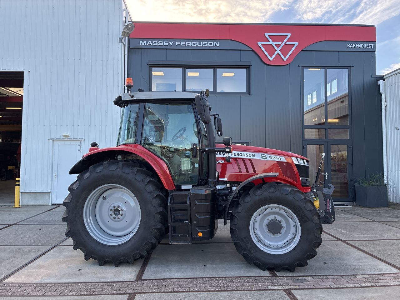 Massey Ferguson 6714 S Dyna-6