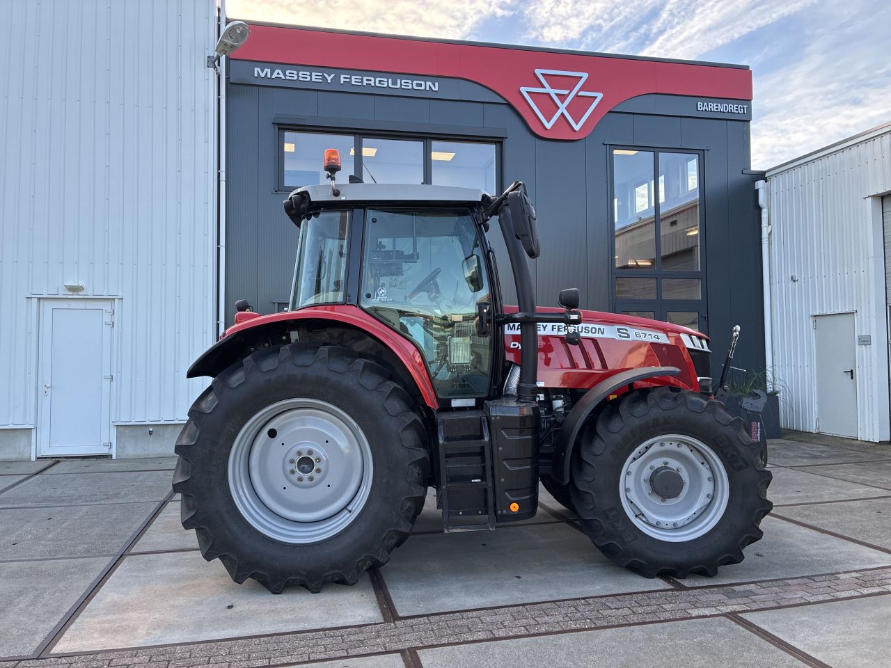 Massey Ferguson 6714 S Dyna-6