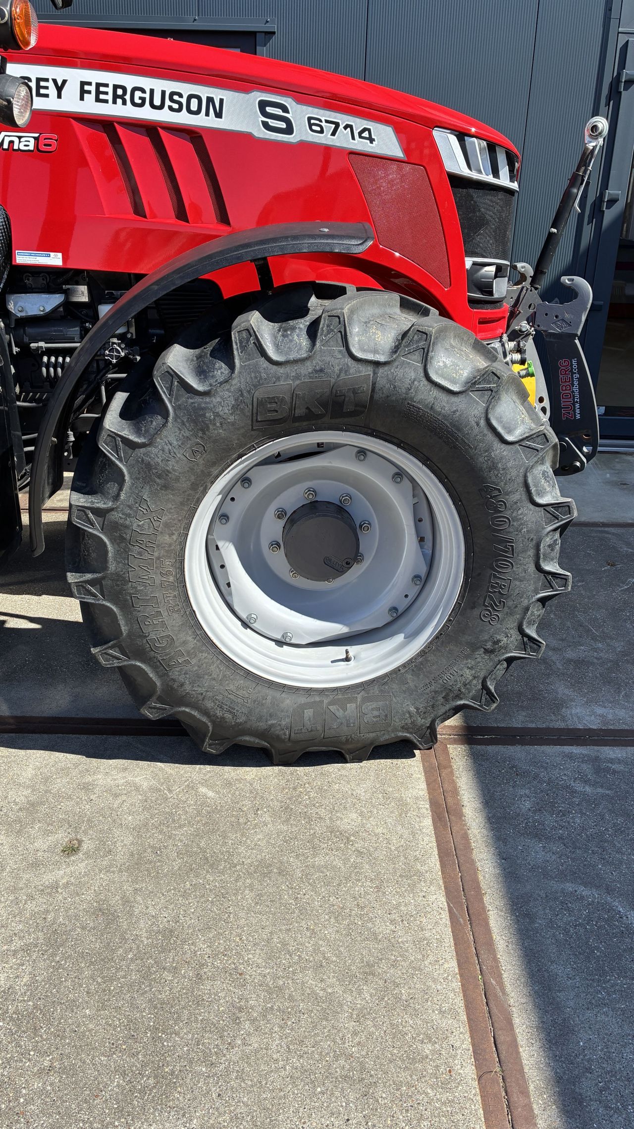 Massey Ferguson 6714 S Dyna-6