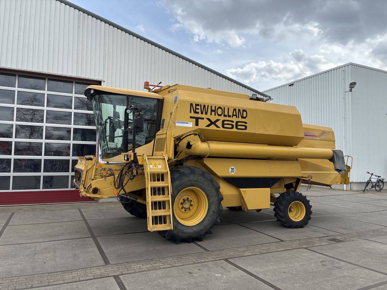 New Holland TX66