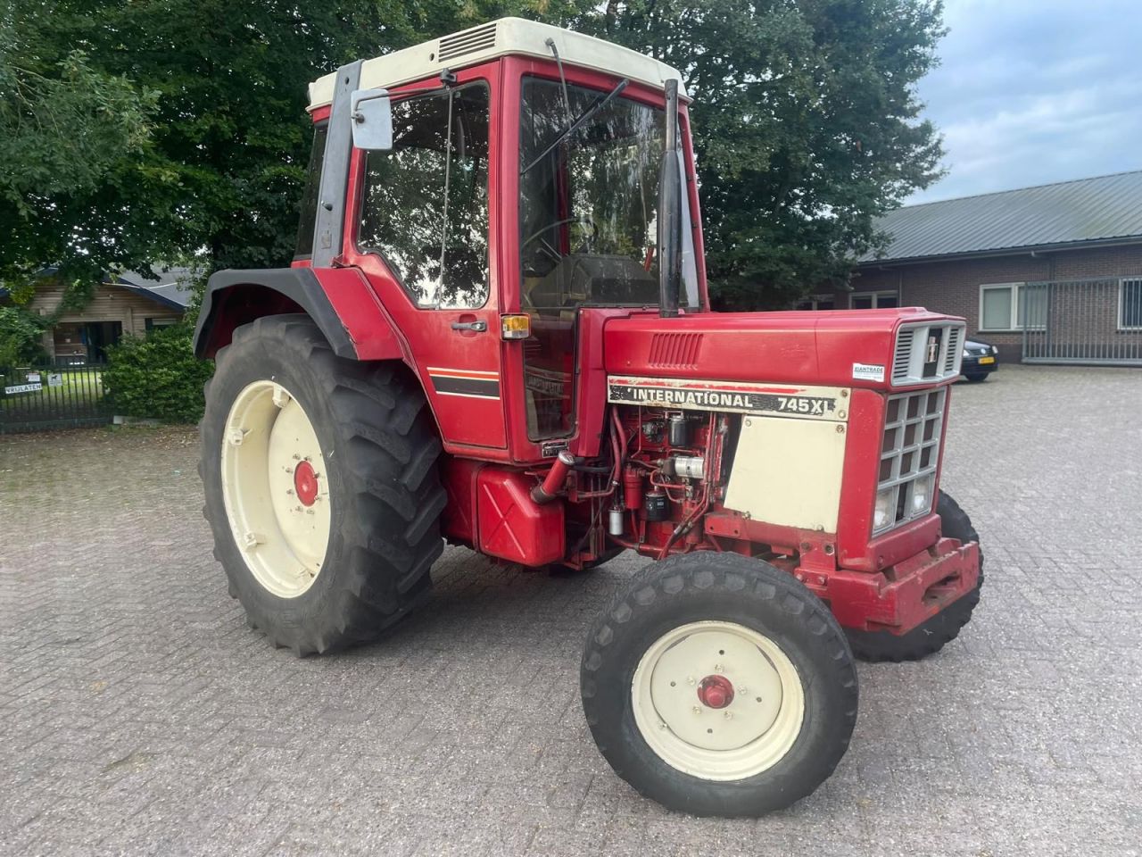International 745xl