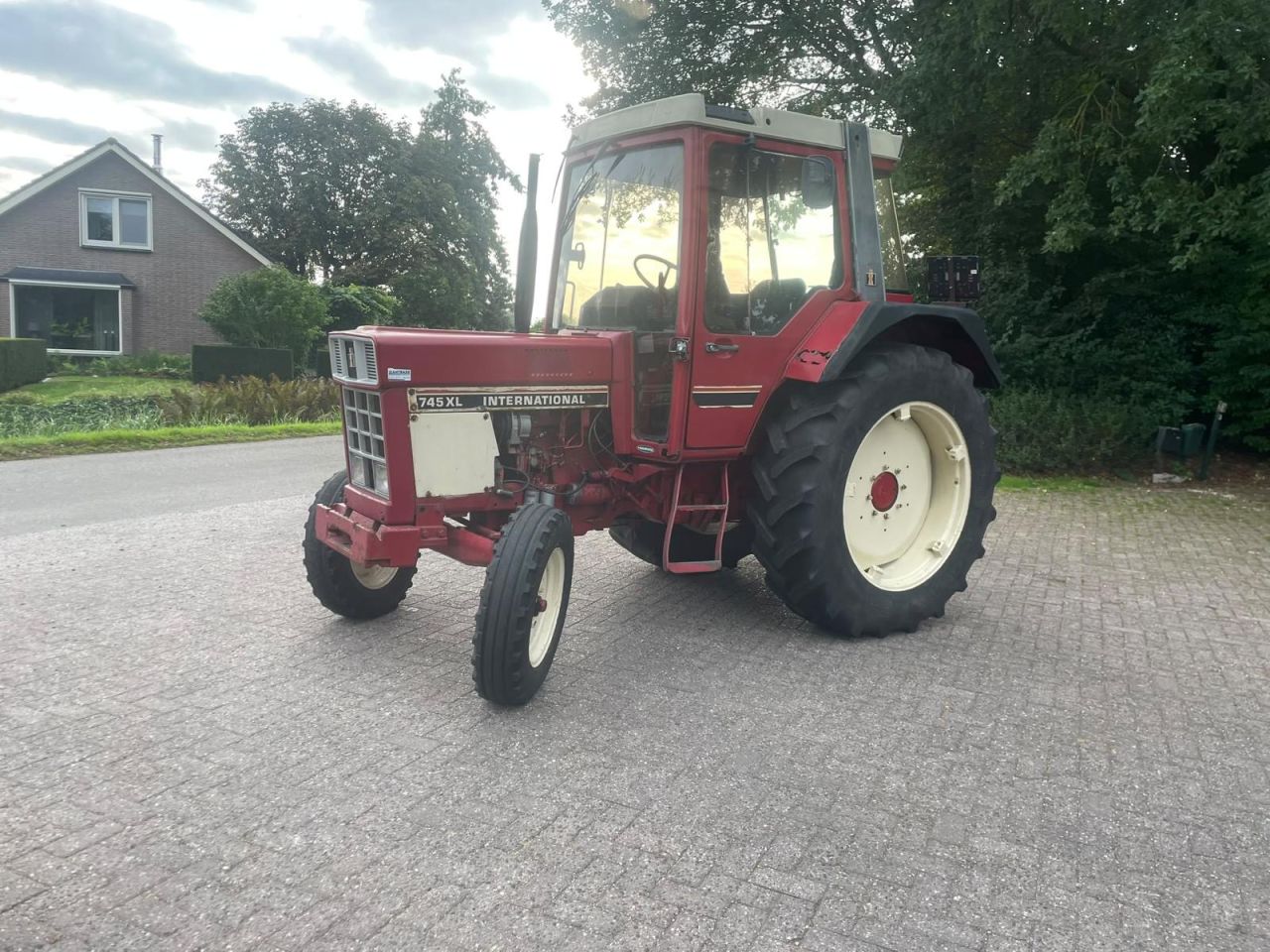 International 745xl