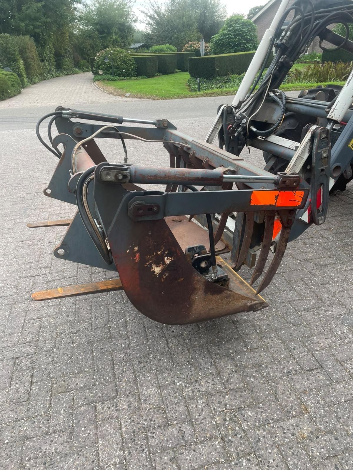 Massey Ferguson 4235